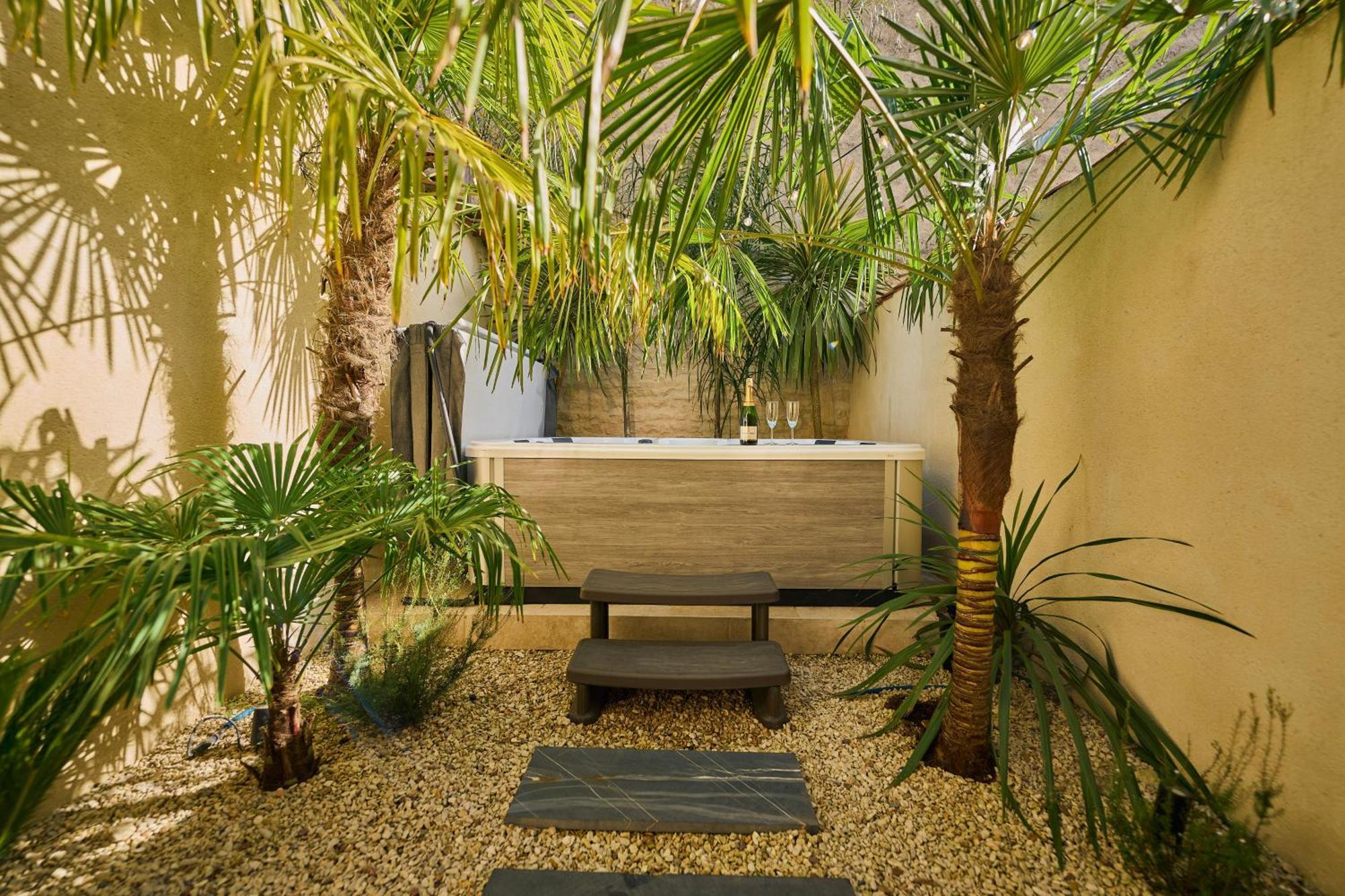 Suite Atypique - Jacuzzi Privatif En Centre Ville De קונייאק מראה חיצוני תמונה